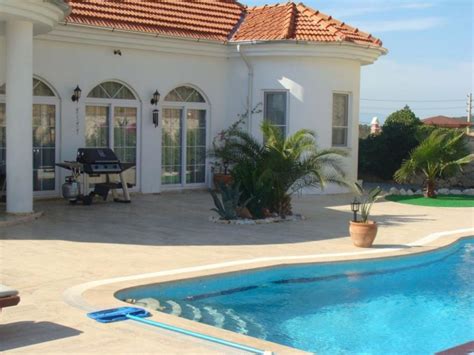 In der türkei können immobilien rechtswirksam nur im grundbuchamt (tapu dairesi) vor dem. Türkei Immobilie: Villa im grünen mit Pool - HomeBooster