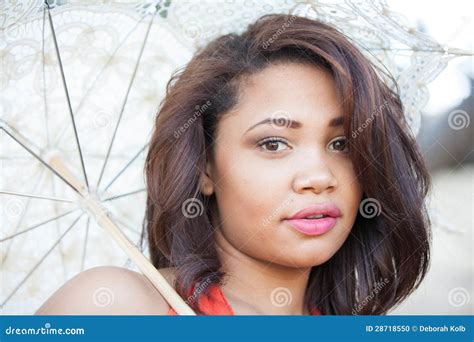 美丽的少妇 库存照片 图片 包括有 菲律宾人 聚会所 淫荡 放松 遮阳伞 头发 本质 构成 28718550