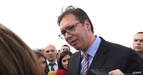 Синдикати во Србија ги овластија новинарите да го прашуваат Вучиќ во ...