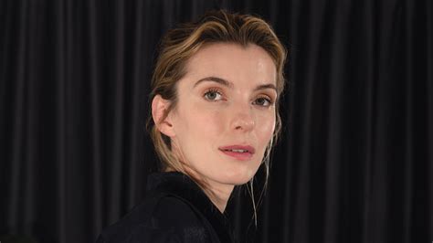 How GLOW Helped Betty Gilpin Embrace Her Inner Weirdo The New York