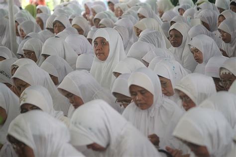 Demikian lafal niat i'tikaf di masjid yang dapat dibaca oleh mereka yang hendak mengamalkan ibadah itikaf. Wanita, Baiknya I'tikaf di Masjid Atau di Rumah Saja?