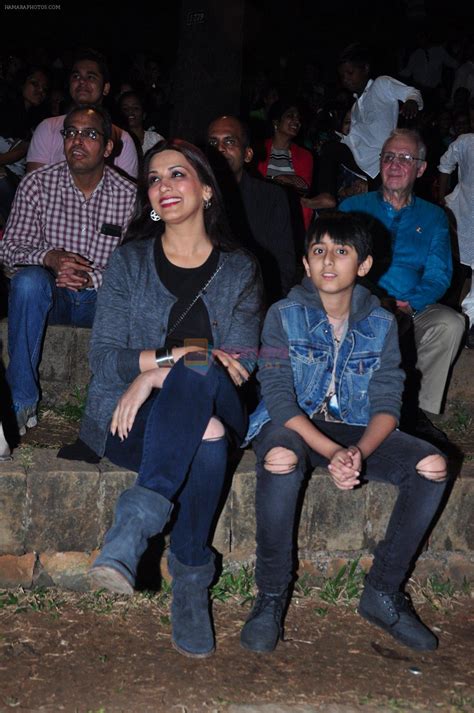 Sonali Bendre And Son Snapped In Mumbai On 31st Jan 2016 Sonali Bendre Bollywood Photos
