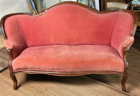 Victorian sofa. Pink velvet vintage sofa | Vintage velvet sofa, Velvet sofa, Vintage sofa
