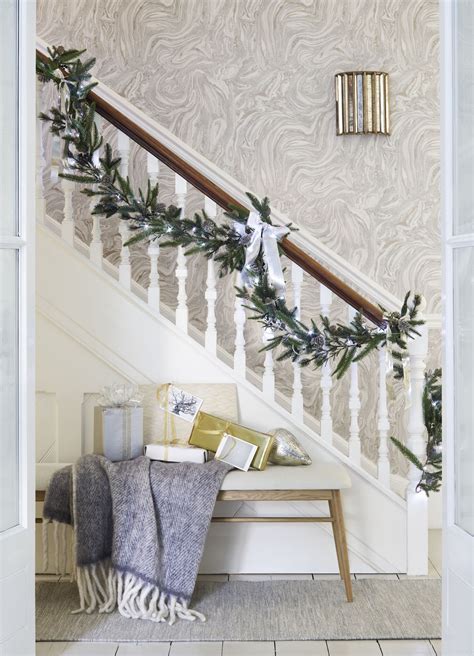 Instagrammable Hallway Decorating Ideas For Christmas Decorating With