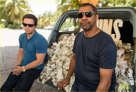 Mark Wahlberg And Denzel Washington 2 Guns Cancun Photo Call Photo