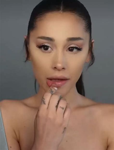 Ariana Grande Eye Makeup Nose Ring Rem Chapter Singer Beauty