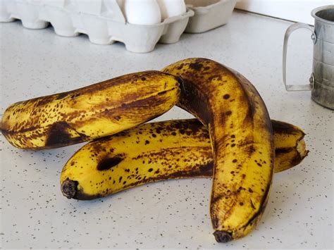 Mit diesem einfachen Trick werden Ihre Bananen nie wieder braun ...