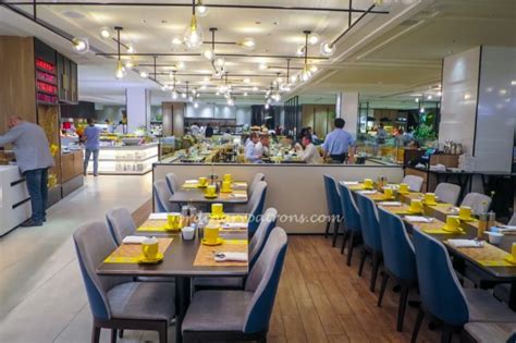 Diners can also watch their food prepare a la. Breakfast at the Lemon Garden, Shangri-La KL - a Malaysian ...