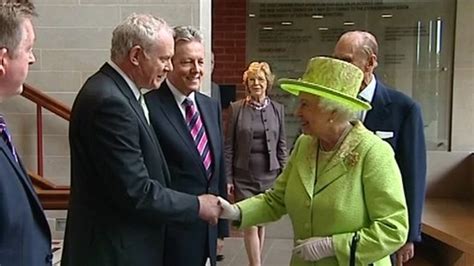 Queen And Martin Mcguinness Shake Hands Bbc News