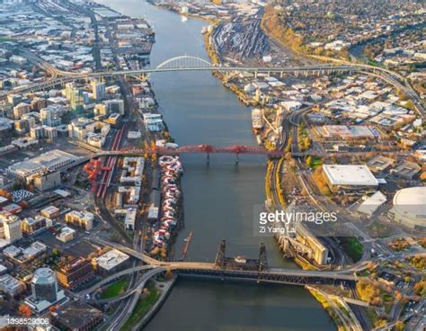 Fremont Bridge Photos And Premium High Res Pictures Getty Images