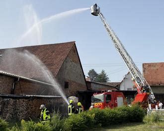 Onlinelesen Feuerwehren meistern Großübung bei sommerlicher Hitze