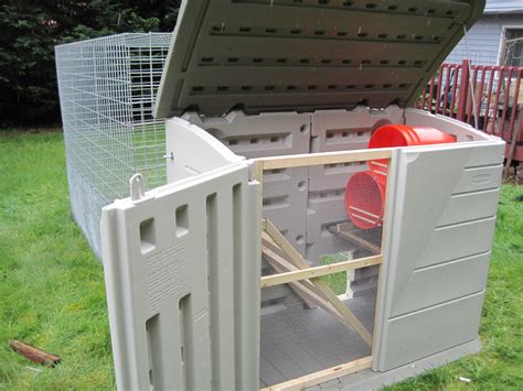 I have tried to keep this diy chicken coop with run plan as detailed as i could. My DIY Chicken Coop and Run | toastyfrog.net