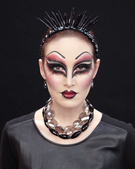 It will make you and your costume look more perfect.the tiara is unique because my beautiful readers cannot seem to get enough of my diy disney halloween costume posts from last year (disney princess and favorite. Adult Halloween Costumes | Evil queen makeup, Halloween makeup diy, Queen makeup