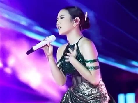 Nyanyi Lagu Indonesia Raya Pakai Baju Seksi Mahalini Tuai Hujatan Sumsel Pedia