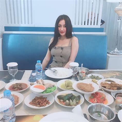 Pamela Safitri Duo Serigala Ternyata Paling Doyan Makan Seafood Foto 3