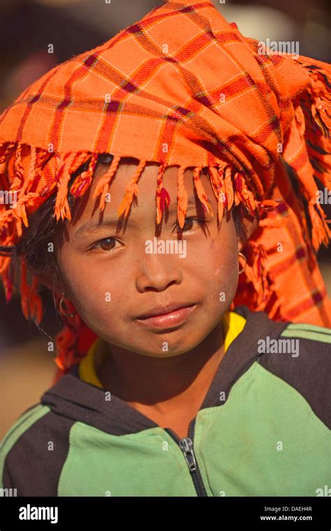 Teenage Girls Burma Hi Res Stock Photography And Images Alamy