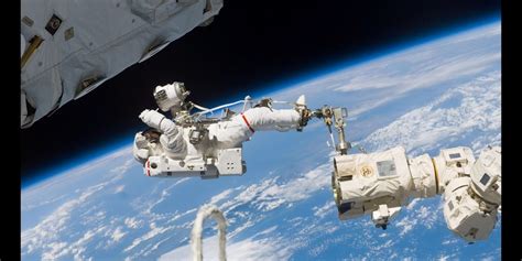 Watch 2 Nasa Astronauts Take A Spacewalk Outside The Iss Inverse