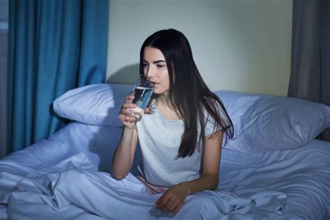 11 Manfaat Minum Air Putih Sebelum Tidur Apa Saja
