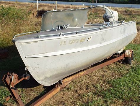 Vintage 1950s Alumacraft Queen Merrie Runabout Boat 18 Ft Long For