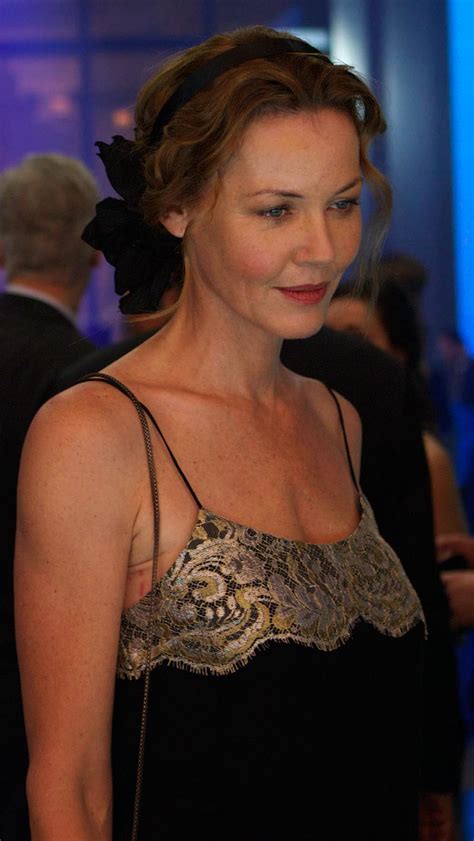Connie nielsen, born july 3, 1965 in elling, frederikshavn, denmark, is an actress. Connie Nielsen foto 3 días para matar / 8 de 13
