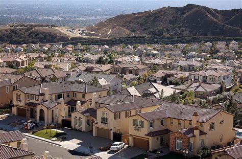 Socal Gas Relocates Hundreds Of Porter Ranch Residents While Trying To Fix Leaking Well Los