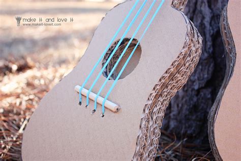 Rockstars guitar guitarra realizada con cartón para carnavales ! Reciclar cartón haciendo una guitarra. | Quiero más diseño