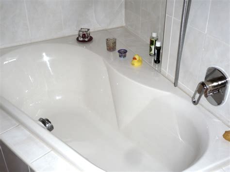 Unser wanne auf wanne fachmann vereinbart einen termin, misst die bisherige badewanne aus, um anhand der badewannenmaße den neuen wanneneinsatz zu bestimmen. Wann und wie Sie eine alte Badewanne austauschen können