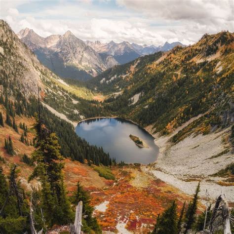 7 Stunning Fall Backpacking Trips