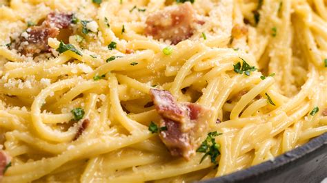 This 20-Minute Spaghetti Carbonara Is The Comfort Food Fix You Need