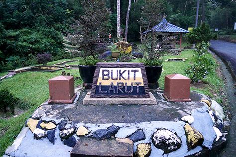 Not as developed as other hill resorts such as the genting highlands and cameron highlands, bukit larut retains a colonial atmosphere with its quaint bungalows and english gardens. KC & the Sunshine Runners: Maxwell Hill Taiping Hiking