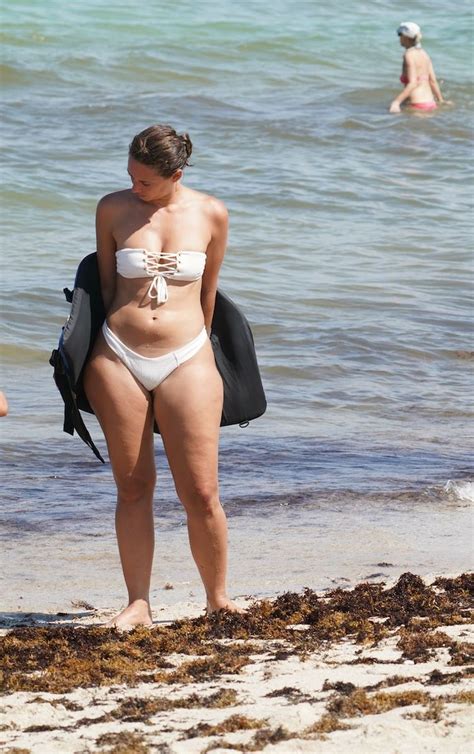Julieanna Goddard YesJulz Shows Her Curves In A White Bikini The Fappening