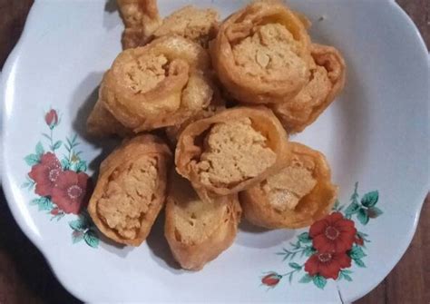Vietnamese egg rolls are marinated ground pork rolled in wheat wrappers and deep fried. Jajanan Tahu Egg Roll Tanpa Ikan - Pempek Isi Telur Tanpa Ikan Misterkoki Kumpulan Resep Masakan ...