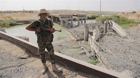 Clashes Between Isis Militants Iraqi Soldiers Have Left Dozens Dead