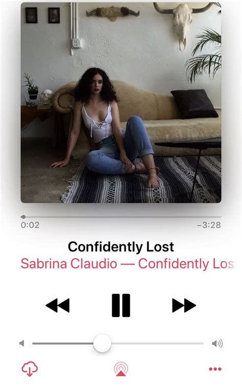 Confidently Lost Sabrina Claudio Kleidung