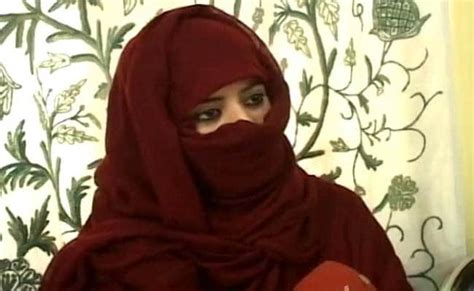 Kashmiri Women Break Social Taboos Divorce Their Drug Addict Husbands
