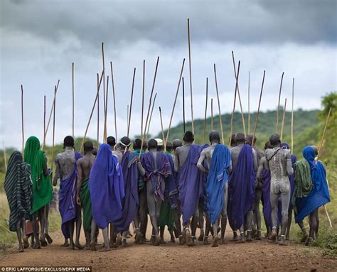 Suri Tribe In Ethiopia Battle Each Other With Sticks Eric Lafforgue Ethiopia Donga