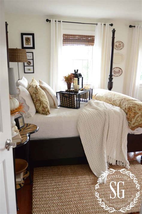 A clean and ordered space can make your room feel luxurious, calm and like a think about the interior decoration of your bedroom: 25 Insanely cozy ways to decorate your bedroom for fall
