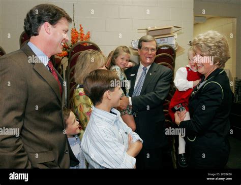 Us Sen Trent Lott R Miss Center His Wife Tricia Right And