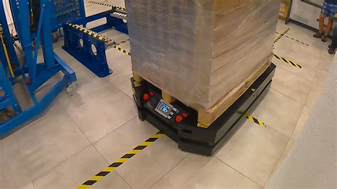 Efficient Intralogistics With Agv Robots Automated Guided Vehicle Etisoft Blog