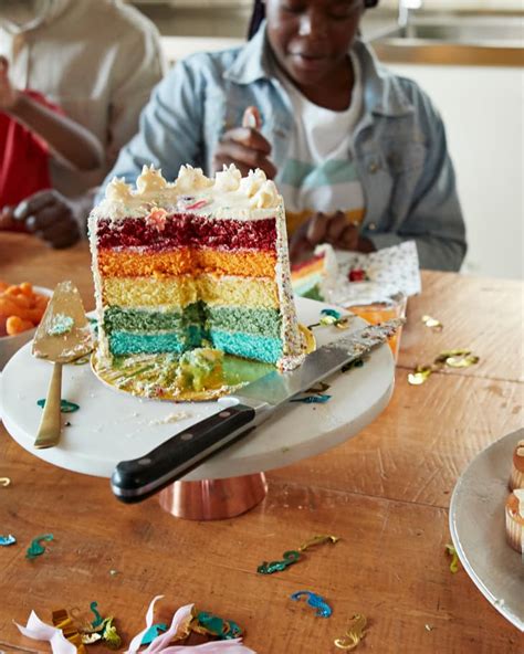 This Mess Free Cake Cutting Hack Delivers Perfect Slices Every Time