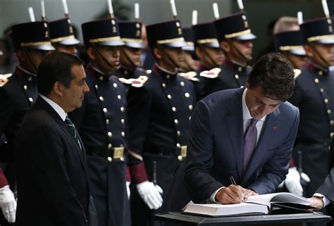 Canada PM talks wages on Mexico visit, amid NAFTA talks 