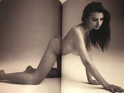 Emily Ratajkowski Flaunting Her Naked Body In A Photoshoot For Treats