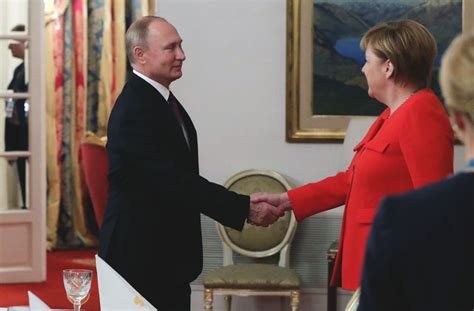 German chancellor angela merkel says moscow and berlin need to maintain dialogue despite deep disagreements as she began a meeting with . Angela Merkel auf dem G20-Gipfel: Kanzlerin spricht mit ...