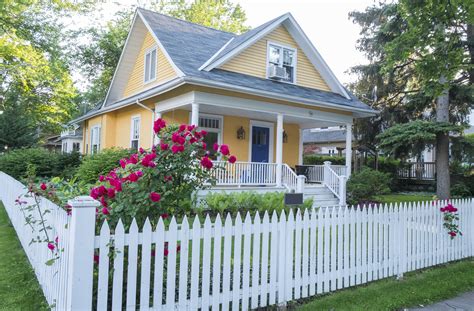 So many great types of fences to choose from. What Are the Different Types of Picket Fencing