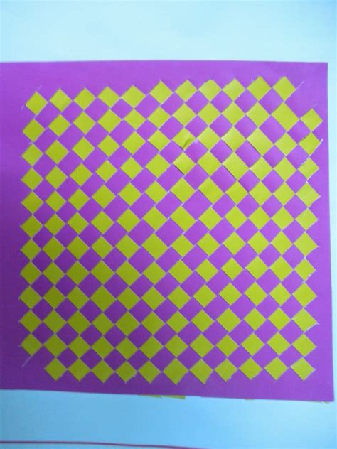 Rumus motif anyaman, contoh anyaman kertas sederhana, pola anyaman kertas. bentuk pola menganyam dengan kertas origami | Goresan Kecil