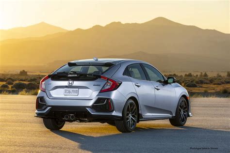 2020 Honda Civic Hatchback Now Offers Manual Transmission on Its