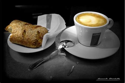 For countless italians, the breakfast duet of a cornetto and a cappuccino is a daily ritual, one that is usually performed standing up at the counter of the neighborhood bar (cafe). Italian breakfast - Cappuccino e cornetto, prego! | Italian breakfast, Breakfast, Cappuccino