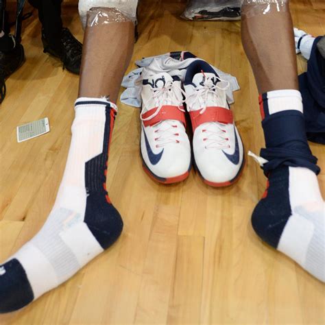 Kevin Durants Feet Make His Legs Look Like Hockey Sticks News