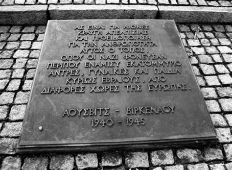 Παρουσία των αρχών του νησιού και με πάνδημη συμμετοχή των κατοίκων του, τιμήθηκαν το πρωί της κυριακής στο μελανιός της χίου, οι νεκροί που θυσιάστηκαν κατά το ολοκαύτωμα το 1822, υπέρ της. Το Ολοκαύτωμα