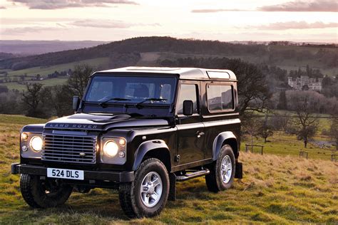 Ford Gies The Land Rover Defender Looks